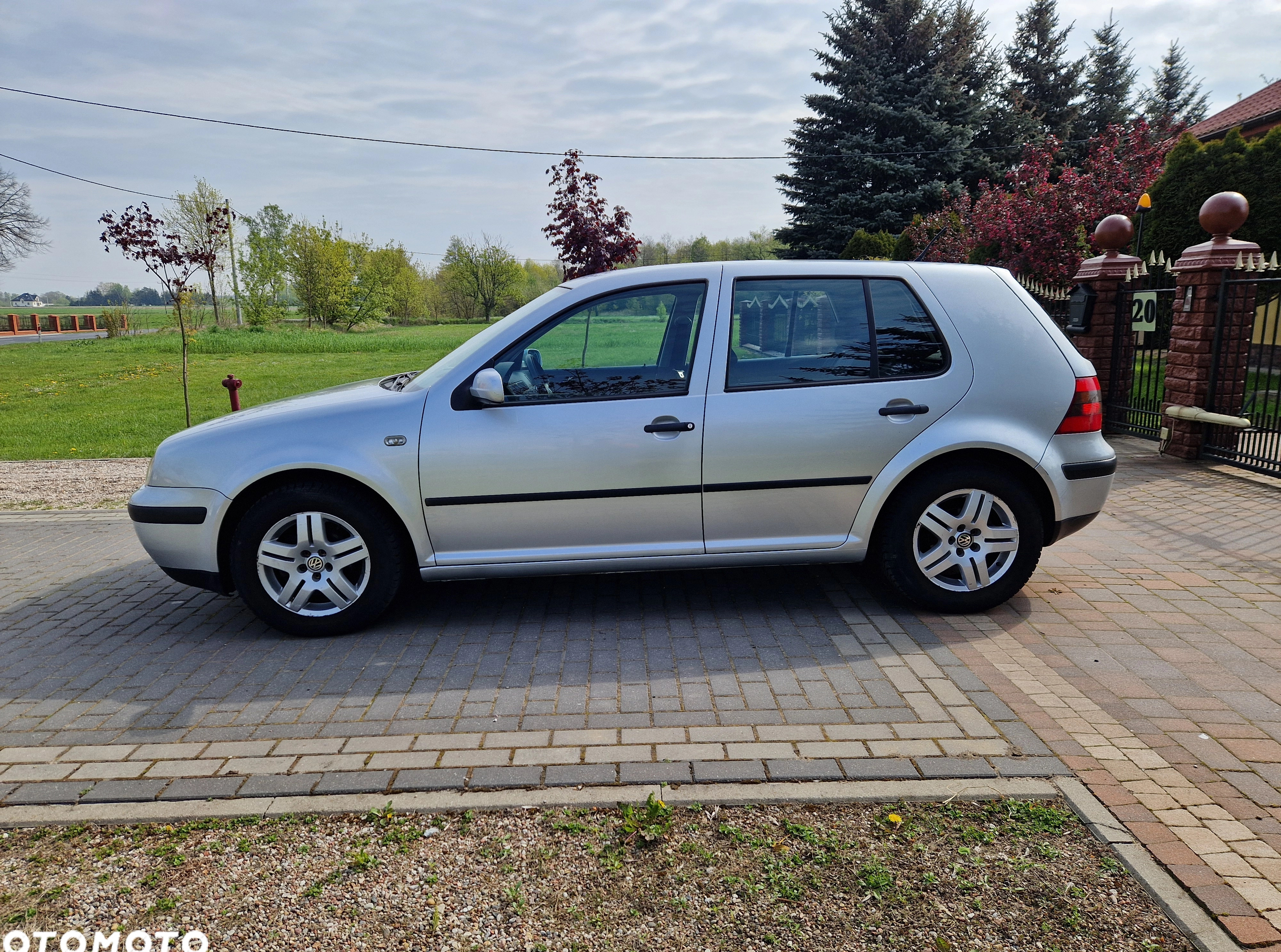 Volkswagen Golf cena 7500 przebieg: 200000, rok produkcji 2001 z Zabłudów małe 137